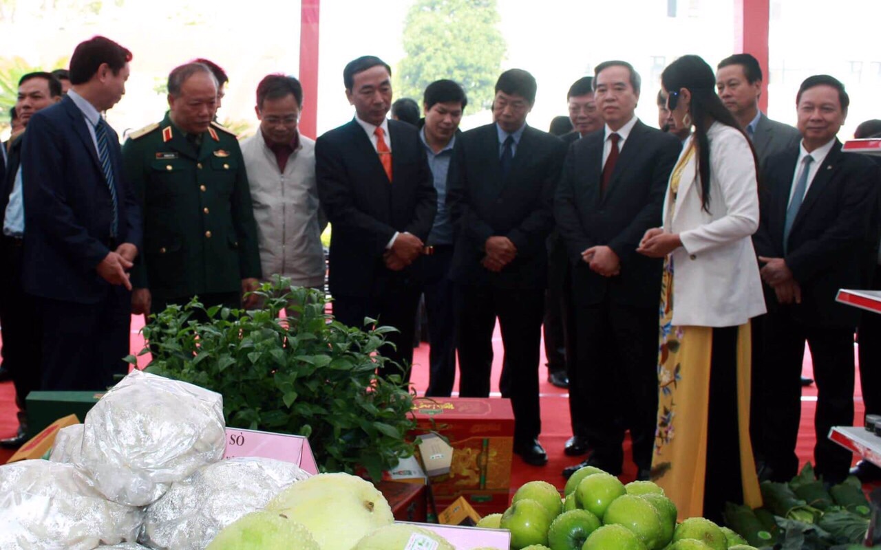 Các lãnh đạo TW và địa phương thăm gian hàng sản phẩm nông nghiệp tiêu biểu - sản phẩm OCOP tỉnh Thái Nguyên