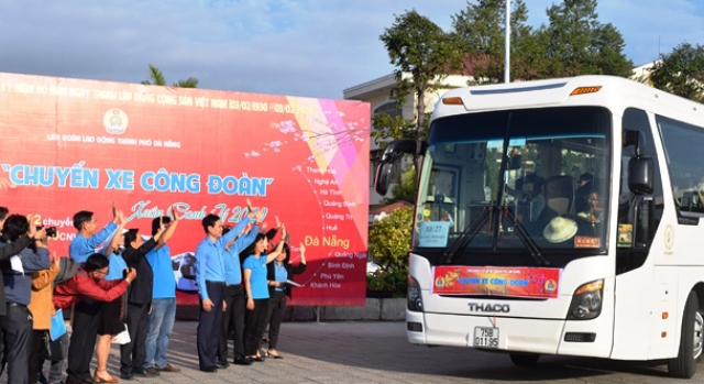 Đà Nẵng: 62 chuyến xe miễn phí đưa 2500 công nhân về quê đón Tết Canh Tý.