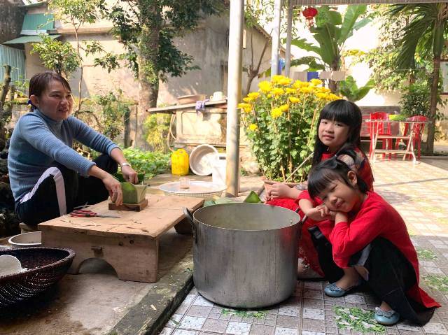 Phong tục gói bánh chưng ngày Tết của người Thạch Đồng - Hà Tĩnh