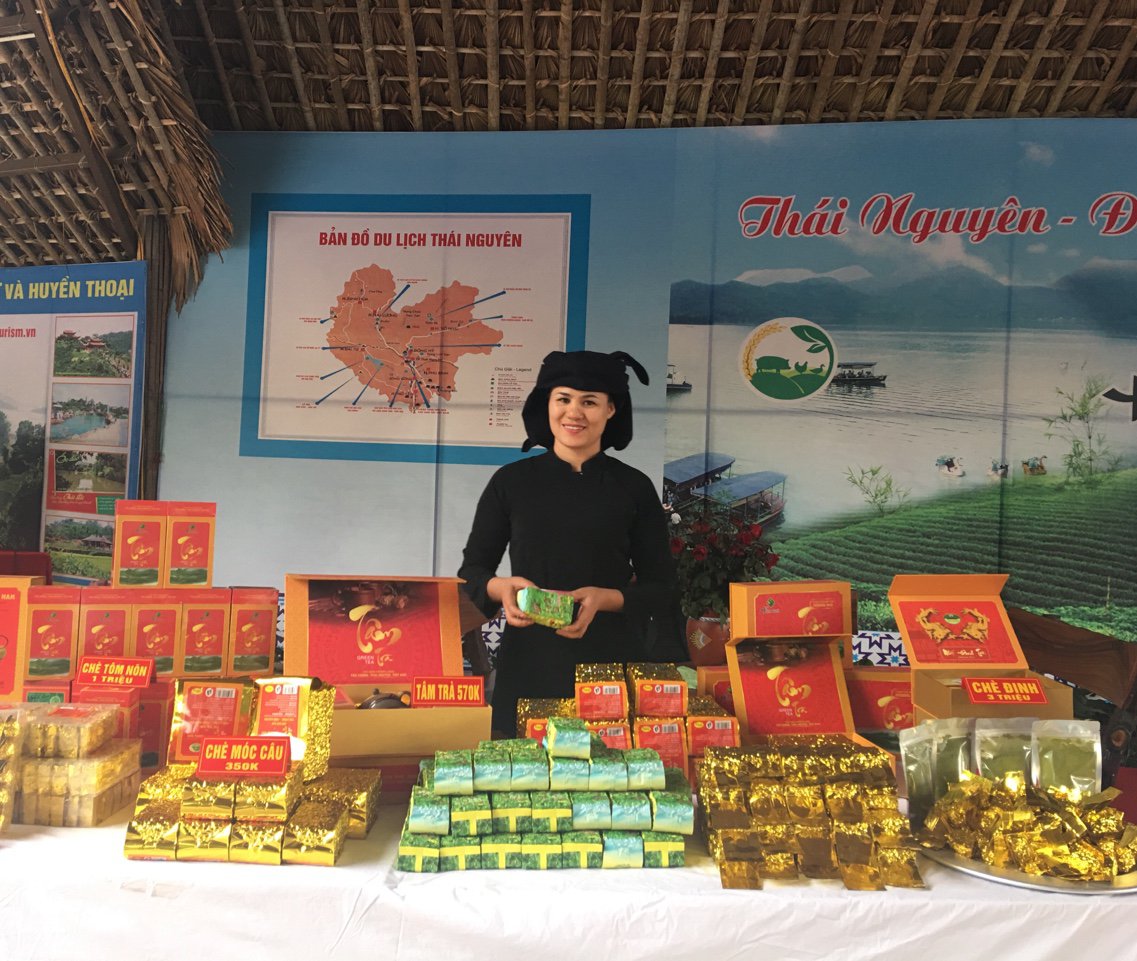 Cây chè là sản phẩm mang lại thương hiệu cho Thái Nguyên đồng thời góp phần “Bảo tồn, phát huy giá trị văn hóa truyền thống và nghề thủ công truyền thống gắn với phát triển du lịch tỉnh TN”. (sản phẩm trưng bày của HTX Tâm Trà Thái)