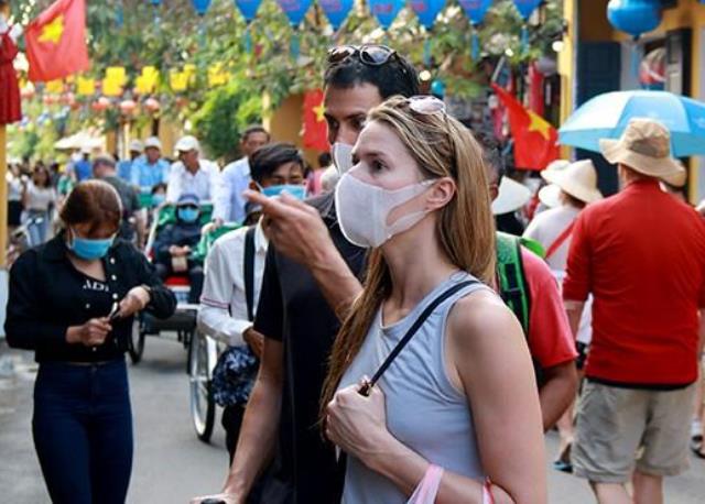 Hội An (Quảng Nam): Trang bị khẩu trang y tế cho du khách