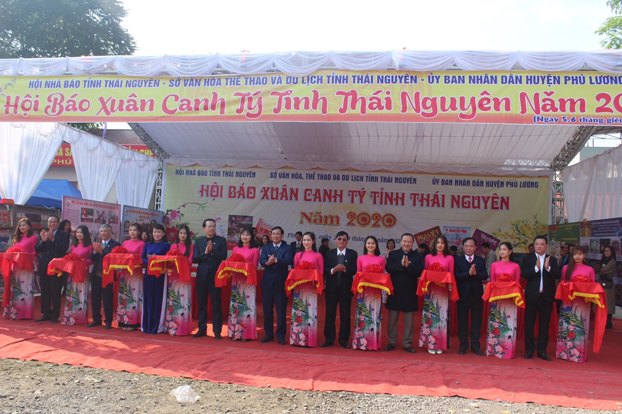 Lễ khai mạc Hội B&aacute;o xu&acirc;n tại Lễ hội Đền Đuổm, Ph&uacute; Lương