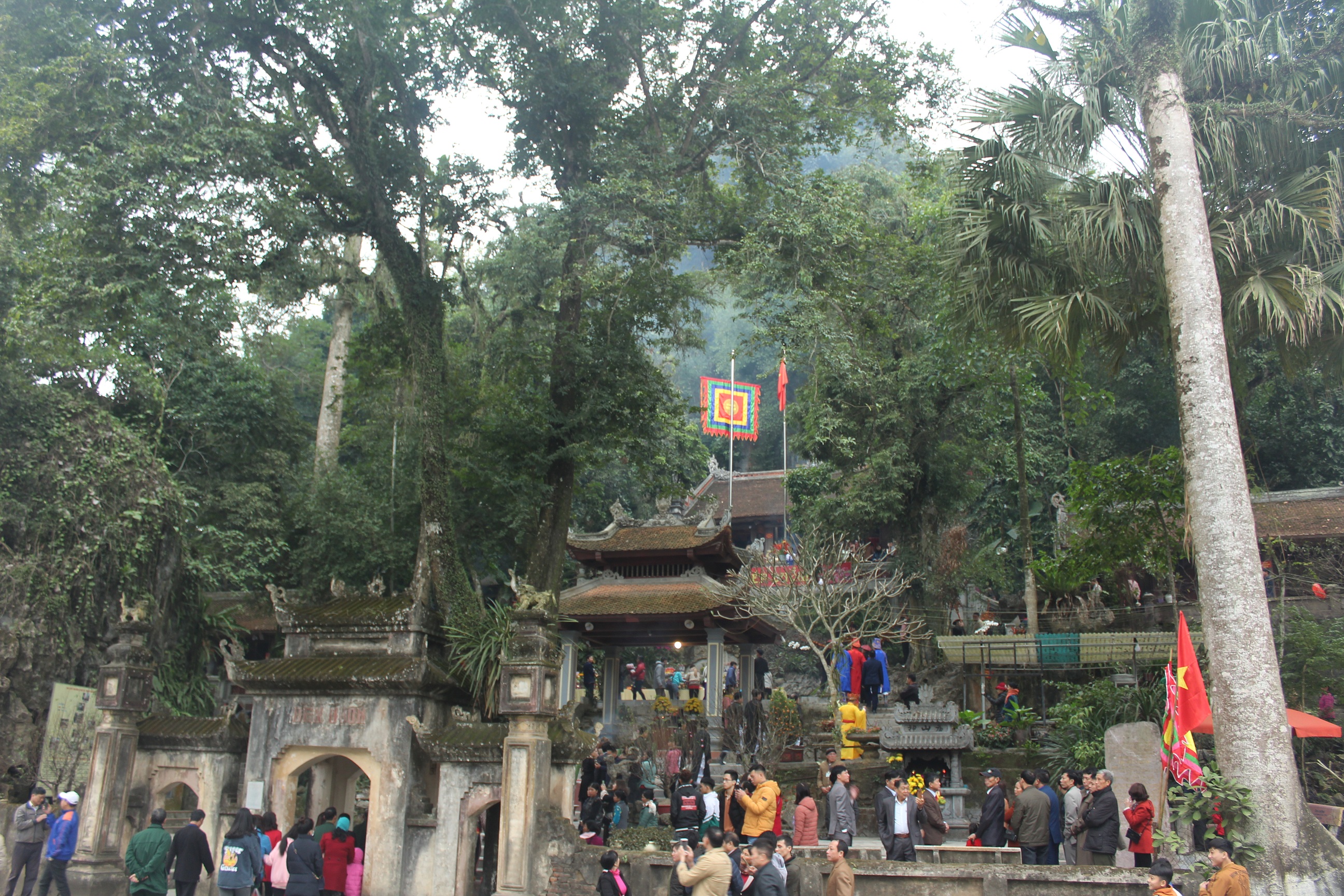 Đền Đuổm đ&atilde; đi s&acirc;u v&agrave;o của người d&acirc;n Ph&uacute; Lương từ bao đời nay