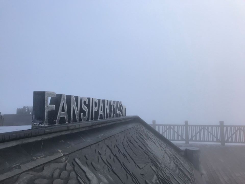 Băng phủ trắng Fansipan đúng ngày khai hội Lễ hội Khèn hoa 2020