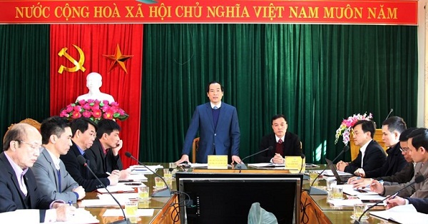 Đồng chí Dương Xuân Huyên, Phó Chủ tịch UBND tỉnh phát biểu chỉ đạo tại cuộc họp