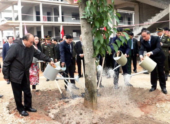 Thủ tướng phát động Tết trồng cây tại địa điểm mới trường PTTH Chuyên Vĩnh Phúc