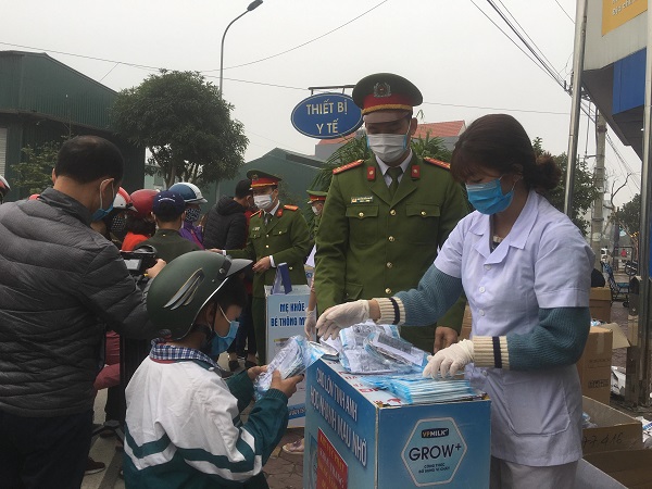 Hải Dương: Tổ chức phát 7.000 suất khẩu trang, thuốc miễn phí cho người dân