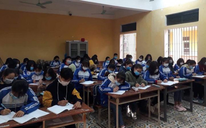 Học sinh đeo khẩu trang trong lớp học vì lo sợ dịch bệnh virus Corona