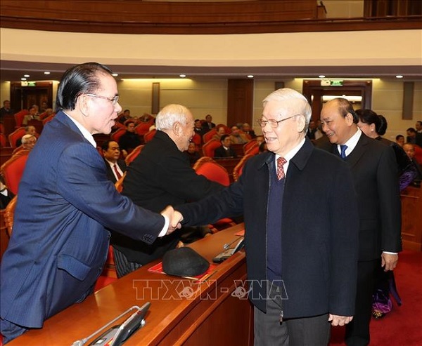 Tổng Bí thư, Chủ tịch nước Nguyễn Phú Trọng với các đồng chí nguyên lãnh đạo cấp cao của Đảng, Nhà nước (Ảnh: Trí Dũng/TTXVN)