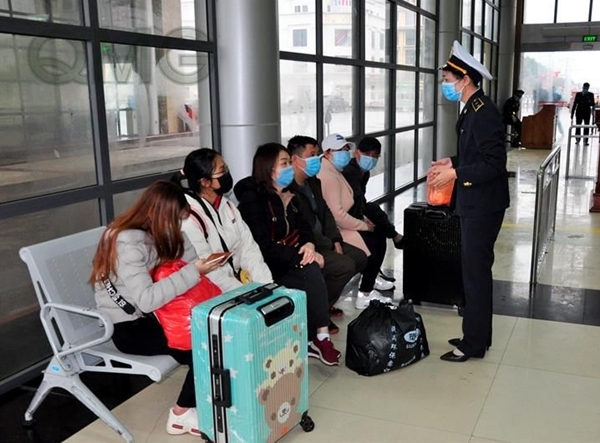 Cách ly tất cả người nhập cảnh từ Trung Quốc