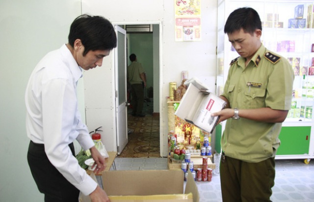 Đắk Lắk: Phát hiện nhà thuốc Mạnh Đức “găm” 2.000 khẩu trang y tế