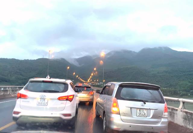 xe &ugrave;n tắc cục bộ