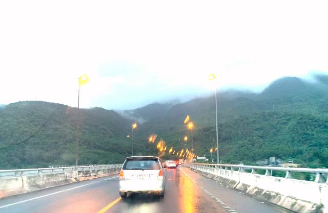 T&igrave;nh trạng xe &ugrave;n tắc k&eacute;o d&agrave;i nhiều km