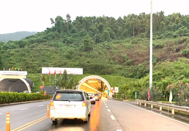 Hầm đường bộ Hải Vân: Quá tải do lượng xe tăng đột biến sau Tết Nguyên đán