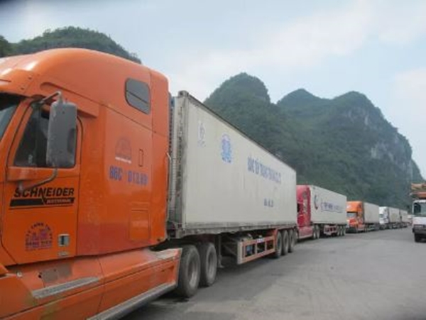 Nông sản bị ùn ứ ở các cửa khẩu tại Lạng Sơn đã bắt đầu được xuất sang Trung Quốc qua cửa khẩu Hữu Nghị từ chiều ngày 5/2