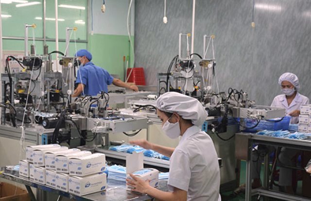 Đà Nẵng - Quảng Nam: Tăng công suất sản xuất khẩu trang lên 110.000 - 120.000 chiếc/ngày