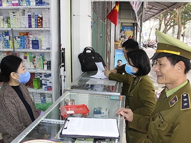 Lực lượng QLTT Nghệ An: Xử phạt 8 cơ sở kinh doanh bán khẩu trang với giá cao