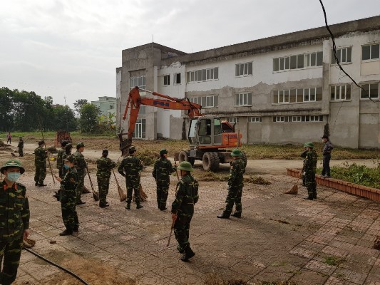 Tỉnh đội Vĩnh Phúc bố trí quân nhân dọn dẹp vệ sinh tại bệnh viện mới