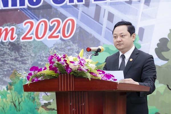Ông Nguyễn Văn Tuấn – Hiệu trưởng Trường Cao đẳng Công nghệ Y – Dược Việt Nam phát biểu tại buổi lễ