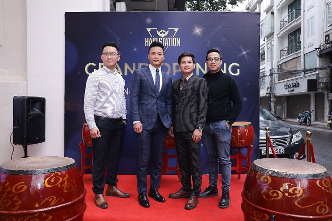 Diễn viên Hồng Đăng đến tham dự lễ khai trương