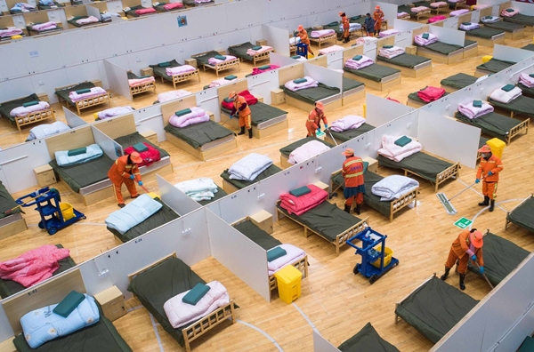 Dịch Covid-19 ngày 13/2: Gần 15.000 ca nhiễm mới, thêm 242 người chết