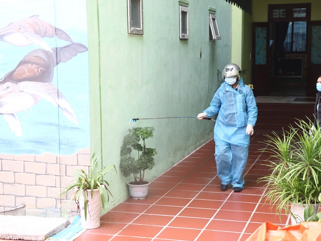 Hiện, 100% các cơ sở giáo dục toàn tỉnh Thanh Hóa đã phun thuốc tiêu độc khử trùng, vệ sinh trường lớp, dụng cụ dạy và học
