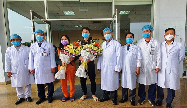 Bốn bệnh nhân quê Vĩnh Phúc được điều trị khỏi Covid-19 và xuất viện