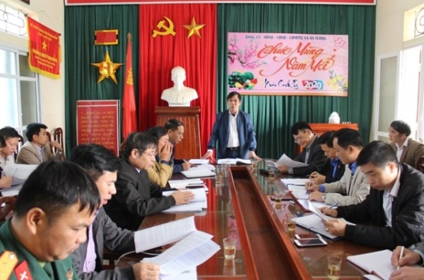 Ông Nguyễn Bình Khiêm, PCT UBND huyện Vĩnh Tường chủ trì hội nghị về xử lý vi phạm Luật Đất đai tại xã An Tường