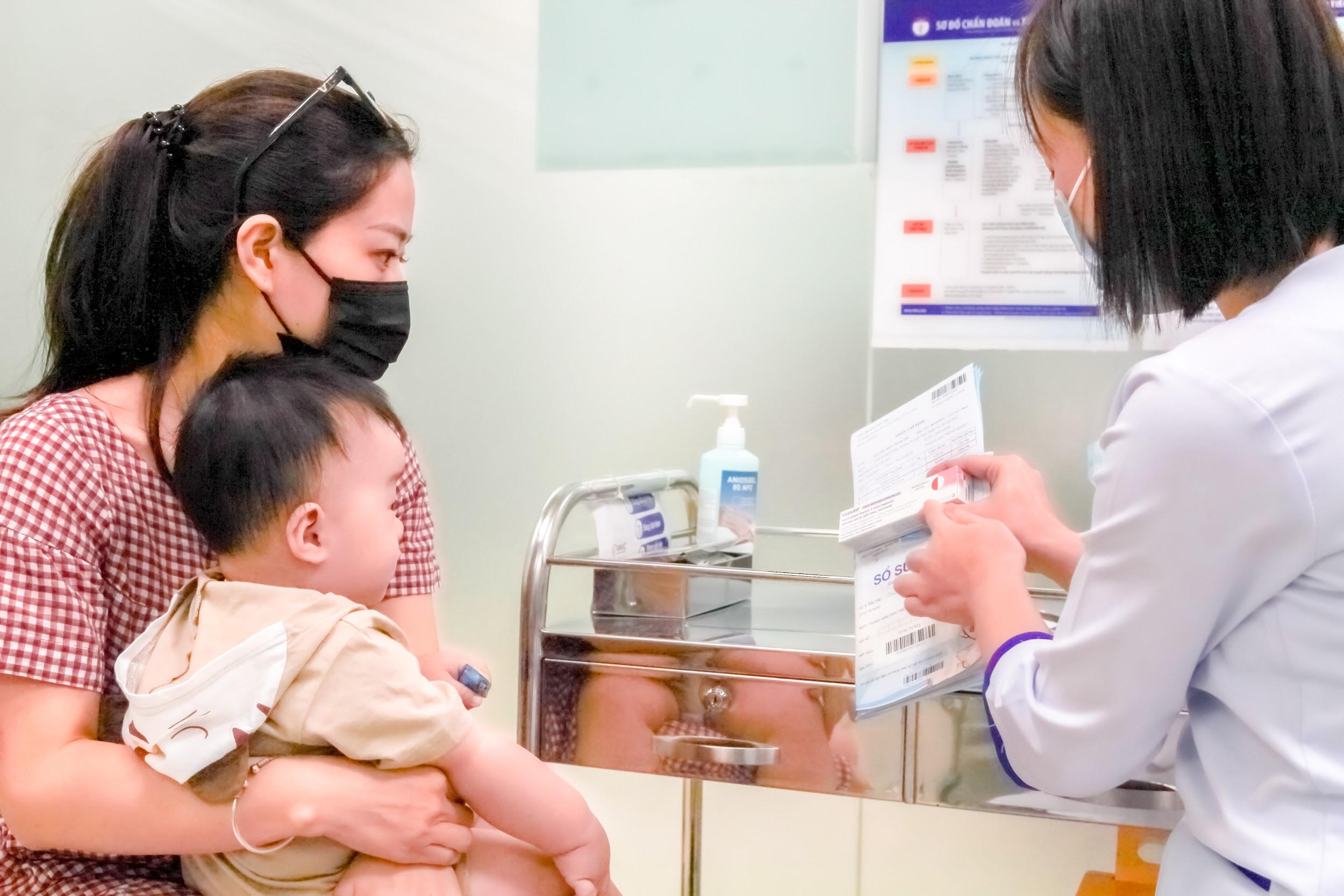 Vắc xin Menactra được chỉ định cho trẻ từ 9 tháng tuổi đến người lớn 55 tuổi.