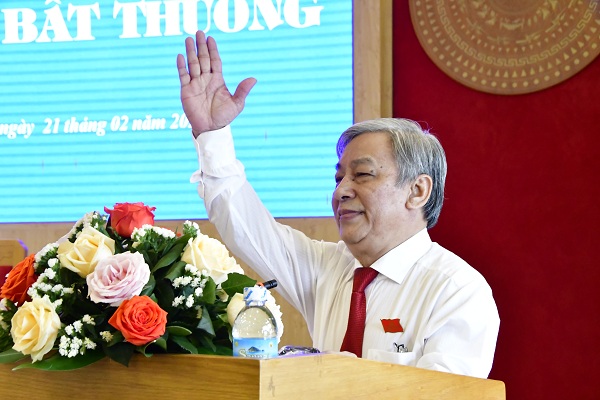 Ông Lê Xuân Thân, UVBTV tỉnh Ủy, P. Chủ tịch thường trực HĐND tỉnh điều hành bầu cử