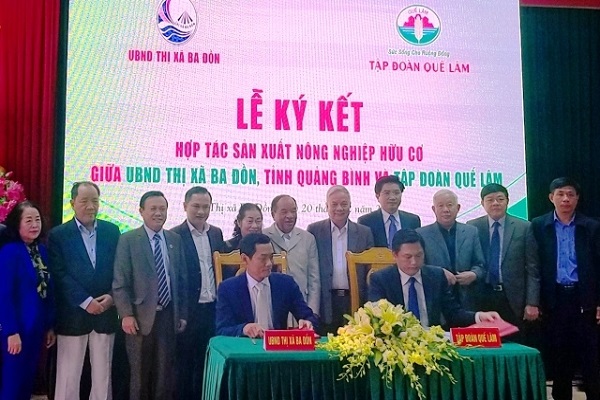 Ký thỏa thuận hợp tác sản xuất nông nghiệp hữu cơ giữa UBND thị xã Ba Đồn với Tập đoàn Quế Lâm
