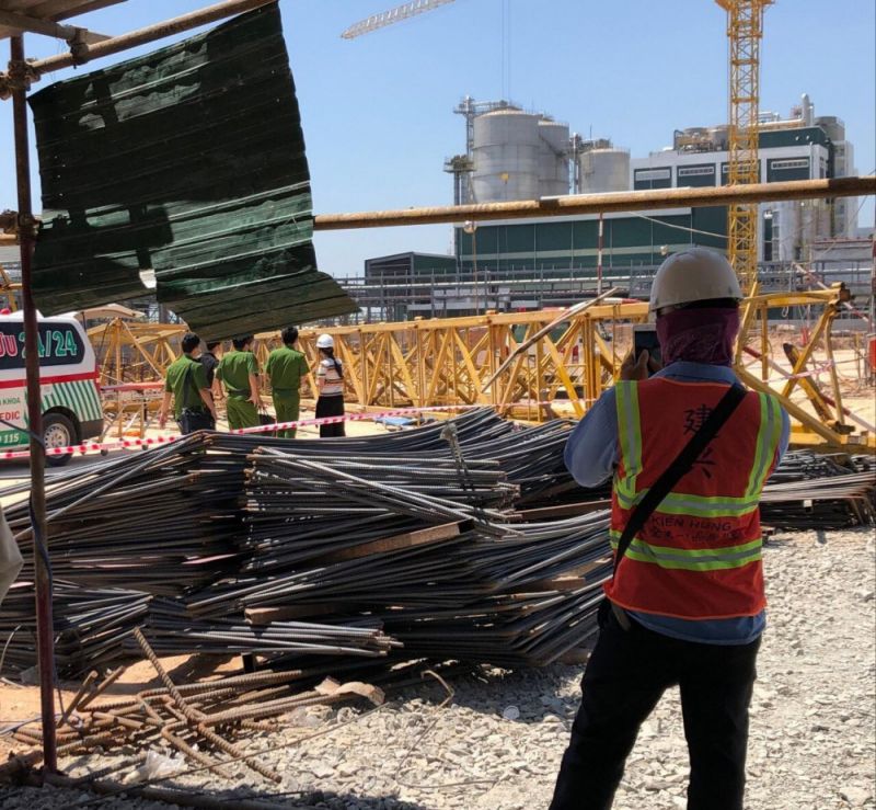 Sập cần cẩu công trình ở Bình Dương, 3 người tử vong