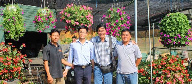 Tại xã Hòa Ninh, vùng trồng hoa ứng dụng CNC với tổng vốn đầu tư gần 1 tỷ đồng được đưa vào sản xuất mang lại doanh thu khoảng 600 triệu đồng/năm