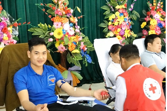 Gần 300 người là công chức,đoàn viên thanh niên đã đăng ký tham gia tình nguyện hiến máu