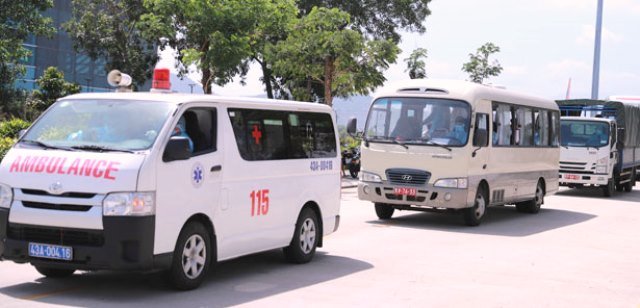 Đưa lao động, du học sinh từ Hàn Quốc trở về lên Trung tâm huấn luyện dự bị Đồng Nghệ để theo dõi, cách ly.