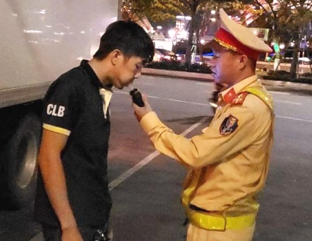 Đà Nẵng: Vi phạm nồng độ cồn, tài xế điều khiển xe ô tô bị phạt 35 triệu đồng