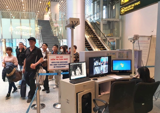 Quy trình kiểm tra thân nhiệt tại sân bay Đà Nẵng