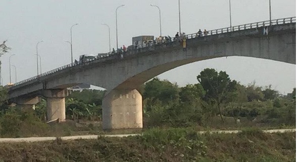 Hải Dương: Để lại đăng ký kết hôn, một phụ nữ nhảy cầu tự tử