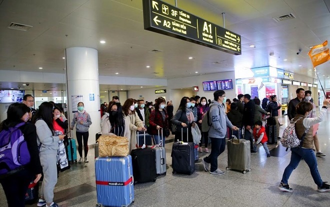 Một số người Việt Nam về nước tránh dịch tại sân bay Inchoen