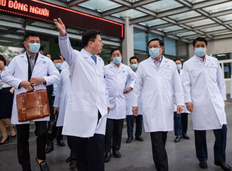 Chuyến thăm và kiểm tra công tác chống dịch Covid-19 tại bệnh viện diễn ra trong đúng ngày kỷ niệm 65 năm ngày Thầy thuốc Việt Nam.