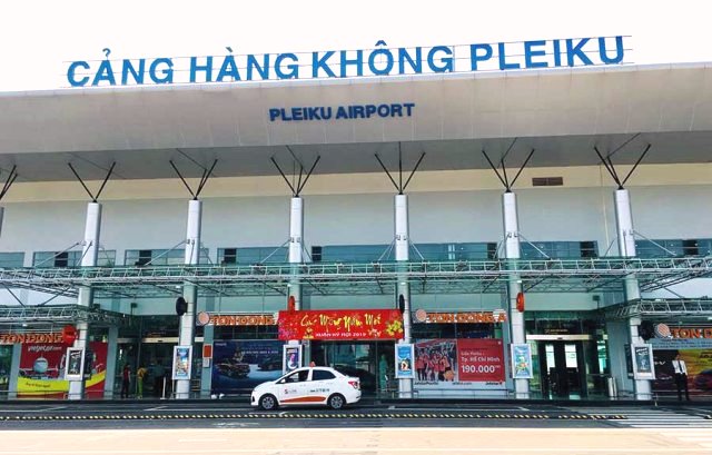 2 du khách Hàn Quốc không được làm thủ tục để về TP. HCM tại Cảng hàng không Pleiku.