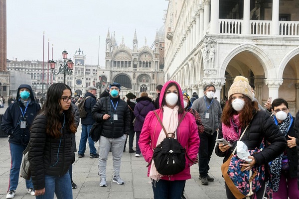 Nhiều du khách đeo khẩu trang tại Venice, Ý