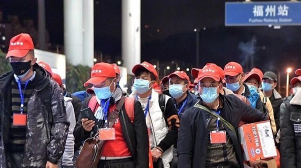Trung Quốc đã tổ chức các đoàn chuyên xa để đưa đón người lao động quay trở lại làm việc