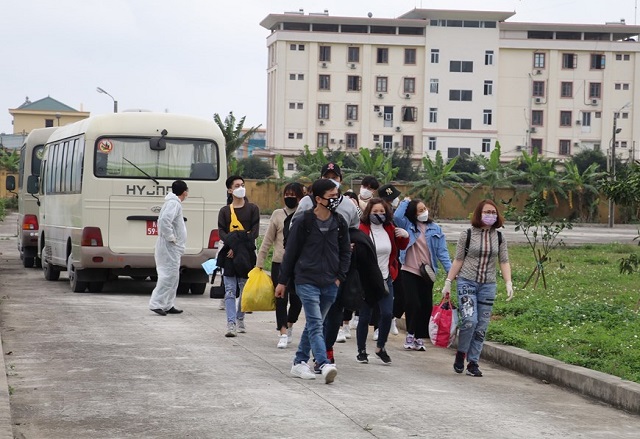 Đây là đoàn người Việt Nam đầu tiên trở về từ Hàn Quốc được cách ly tại tỉnh Ninh Bình.