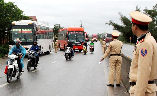 Hà Nội: Tăng cường kiểm tra, xử lý xe vận chuyển hành khách vi phạm