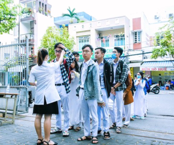 Đà Nẵng: 350 học sinh khối 12 vắng học trong ngày đầu tiên trở lại trường