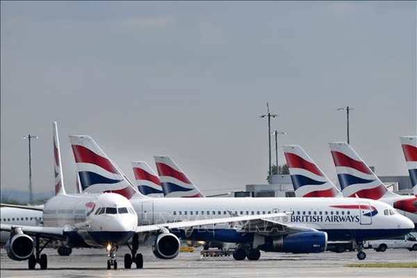 Máy bay của hãng hàng không British Airways tại sân bay Heathrow, phía tây thủ đô London, Anh (Ảnh: AFP/TTXVN)