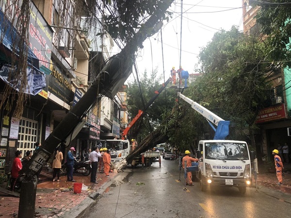 Ngành điện miền Bắc thiệt hại nặng do mưa đá, giông lốc đêm 2/3 và ngày 3/3/2020