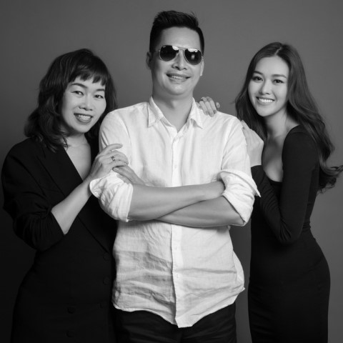 Á hậu Tường San:Tung bộ ảnh gia đình nhân ngày 8/3 cùng những “khách mời” đặc biệt