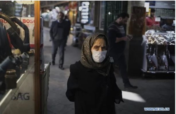 Người dân đeo khẩu trang để phòng tránh lây nhiễm Covid-19 tại Tehran, Iran, ngày 2/3/2020